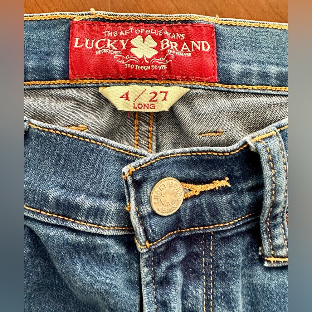Lucky Brand Charlie Straight. Vintage Red Label. Size 4/27L. Super soft.